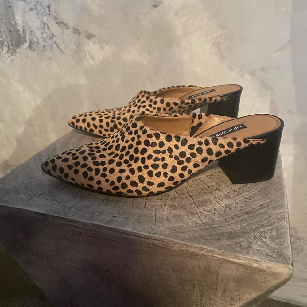 Nine West Spotted Tan and Black Mules - Picture 2 of 7